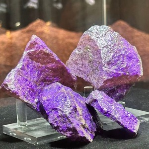 Produtos Espirituais Premium: Pedras Brutas Naturais de Sugilita Roxa Escura para Cura, Gemas Brutas Domésticas à Venda - Product Image 2