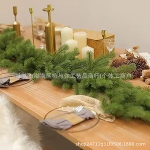 Guirnaldas de pino artificial navideñas, decoración de mesa verde para el hogar, decoración festiva, estilo ratán de 1.8 m - Product Image 1