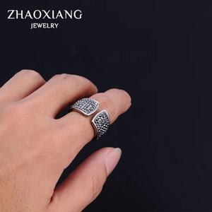 แหวนเพชรซิคอนทรงกลมเกรด 3A+ สุดหรู วัสดุสแตนเลส สำหรับผู้หญิงและผู้ชาย ปรับขนาดได้ ดีไซน์ทันสมัย เหมาะสำหรับสาวๆ - Product Image 2