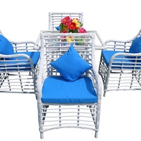 Ensemble de salle à manger de jardin 5 pièces en rotin PE blanc, 4 fauteuils et table en verre avec coussins bleus, mobilier de jardin extérieur
