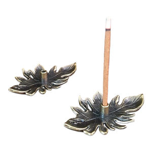 Support d'encens en métal en forme de fleur et de feuille Zen Home Decor, alternative au brûleur d'encens, support d'encens antique, pour la guérison - Product Image 3