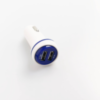 Produk baru 12W model pribadi dual usb a ports pengisi daya Mobil PC ABS pengisi daya telepon Teknologi penjualan terbaik