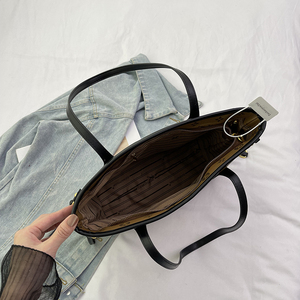 中国制造。批发产品。PU材料制成的女式手提包，容量大，带肩带。2848 - Product Image 2