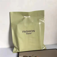 Sac de courses de luxe en plastique HDPE recyclable imprimé sérigraphié avec poignée longue, taille et couleur personnalisables pour la vente au détail de vêtements