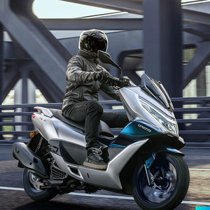 รถ<span class=keywords><strong>มอ</strong></span>เตอร์ไซค์สกู๊ตเตอร์ CFMOTO 150SC สี<span class=keywords><strong>เงิน</strong></span>พร้อมเคลือบเรืองแสง - รุ่นแฮนด์บาร์ - Product Image 3