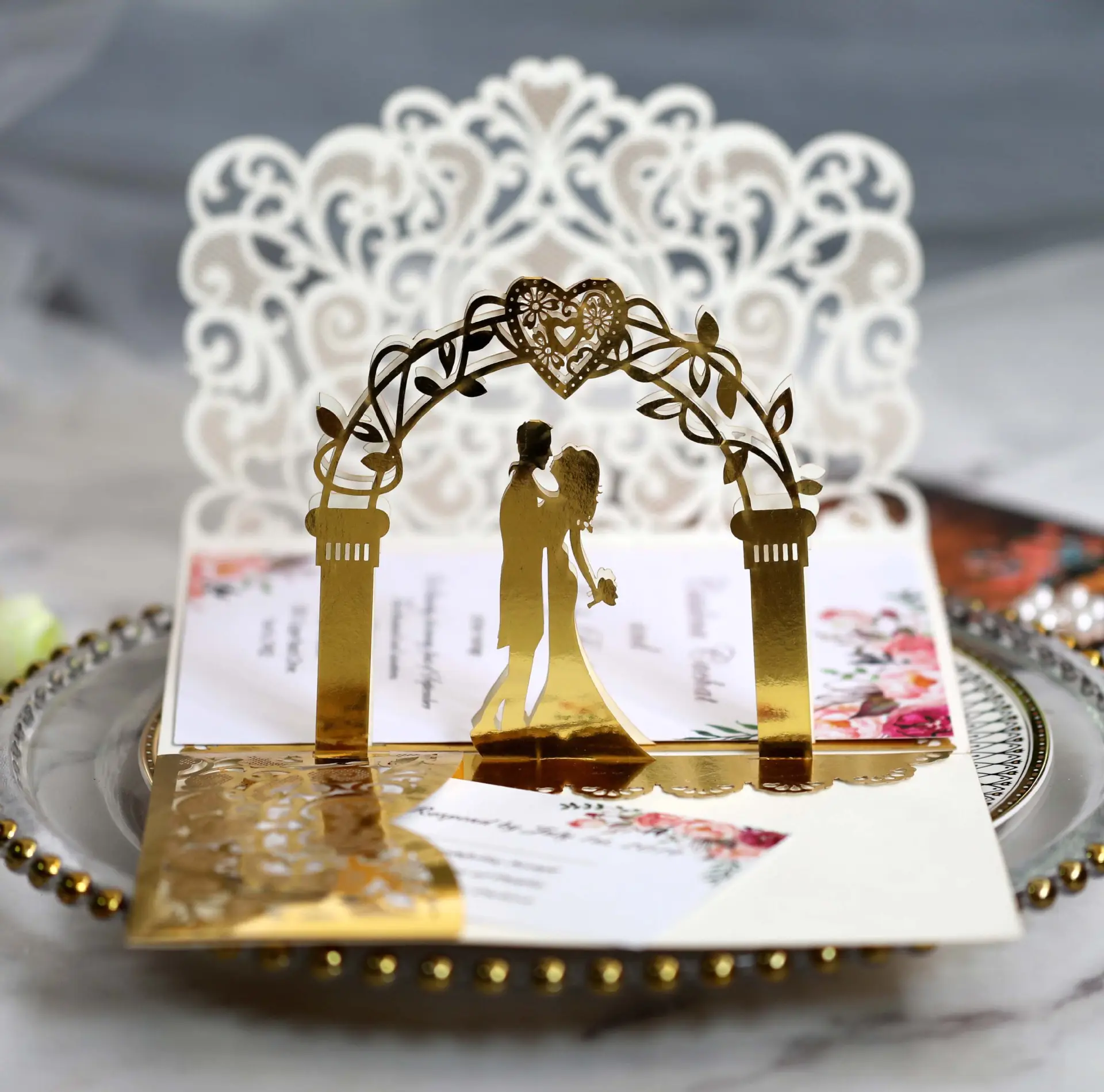 Europese Laser Gesneden Trouwkaarten Kaart 3D Tri-Fold Kant Hart Elegante Wenskaarten Wedding Party Favor Decoratie