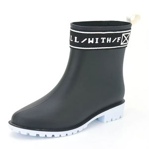 YL160 OEM y ODM personalizado media pantorrilla negro resistente al <span class=keywords><strong>agua</strong></span> <span class=keywords><strong>Botas</strong></span> <span class=keywords><strong>de</strong></span> lluvia <span class=keywords><strong>de</strong></span> las mujeres para las señoras - Product Image 3