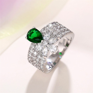 Anello Floreale a Goccia di Lusso per Donne, Gioiello da Dito Scintillante e alla Moda - Product Image 3