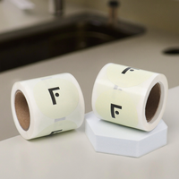 Étiquettes imperméables en feuille d'or gaufrées pour bouteilles d'emballage de luxe avec logo en rouleau personnalisé Étiquettes autocollants biodégradables