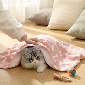 Manta para mascotas con diseño de huesos, suave y cálida, toalla para perros y gatos para uso doméstico, toallas para secar perros y gatos, toallas para mascotas, toallas de microfibra para cachorros - Product Image 1