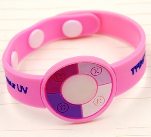 Buen precio Detector UV Cambio <span class=keywords><strong>de</strong></span> color Banda <span class=keywords><strong>de</strong></span> silicona Pulsera <span class=keywords><strong>de</strong></span> silicona UV para reunión Fiesta o evento Regalo - Product Image 6