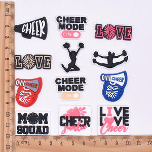 HY - Los Más Vendidos: Dijes Personalizables de PVC para Zapatos, Decoraciones para Zapatos de Animadoras, Hebillas con <span class=keywords><strong>Frases</strong></span> en Inglés, Dijes para Animar, Accesorios para Zapatos - Product Image 4