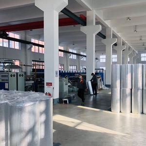 Rollo de espuma de aislamiento de burbujas de papel de aluminio, materiales para techos, aislador de aislamiento térmico, ignífugo para casa - Product Image 6