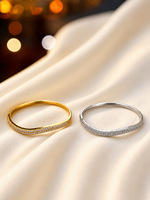 Bracelet manchette en zircon plaqué or Resoul, élégant et moderne, avec zircone cubique, pour femme, à porter au quotidien