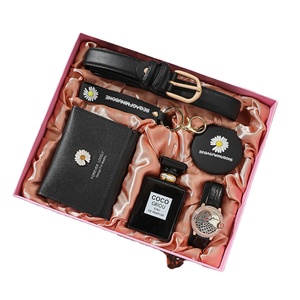 Set <span class=keywords><strong>Regalo</strong></span> di Lusso per Donne con Orologio al Quarzo, Cintura, Portafoglio e Altri Accessori in Confezione <span class=keywords><strong>Regalo</strong></span> - Product Image 1