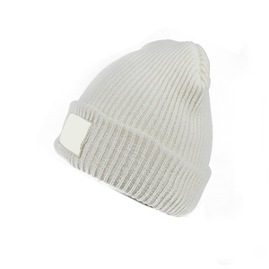Gorro de Punto Unisex de Invierno, Cálido, con Etiqueta Tejida, 100% Acrílico, Personalizado, Ecológico y Sostenible - Product Image 6