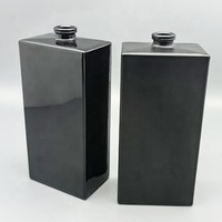 Emballage de parfum noir rectangulaire de 100ml Bouteille d'atomiseur à sertir en verre vide avec pulvérisateur et bouchon en or noir