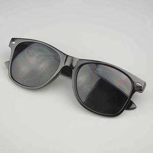 Lunettes de soleil carrées noires unisexes pour hommes et femmes, protection UV400, monture en PC, logo personnalisé, pour la mode printanière - Product Image 6