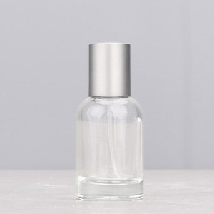 Flacons de parfum personnalisés de haute qualité <span class=keywords><strong>Labo</strong></span>, ronds, 30 ml, 50 ml, 100 ml, en verre, vaporisateur de parfum unique avec couvercle argenté - Product Image 3