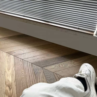 Parquet en chevron multicolore en bois composite, noyau en bouleau russe, placage en chêne européen de 4 mm, sol en bois massif