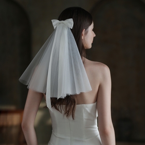 Voile de mariée blanc élégant avec nœud, pince à cheveux de mariée, voile de mariée court pour enterrement de vie de jeune fille - Product Image 2