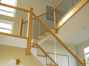 Escalera <span class=keywords><strong>de</strong></span> Madera Maciza TL con Barandilla <span class=keywords><strong>de</strong></span> Vidrio sin Marco, Escalera Moderna con Peldaños Cerrados, Escalera <span class=keywords><strong>de</strong></span> Madera Personalizada con Barandilla <span class=keywords><strong>de</strong></span> Vidrio - Product Image 3
