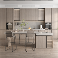 Meubles de cuisine modernes sur mesure avec îlot et table à manger, ensemble d'armoires de cuisine en bois avec vitrine de rangement et placard