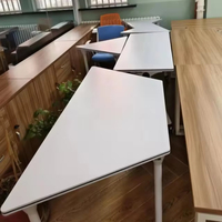 Chaise de formation pour étudiants avec bureau cousu en croix pour les ateliers de classe et de salle de conférence et les écoles Mobilier scolaire