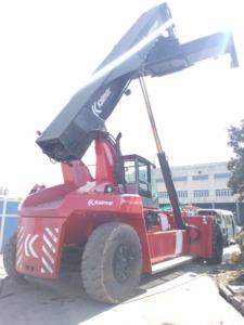 Venta Especial: Apilador Retráctil Usado de Segunda Mano, Maquinaria para Movimiento de Tierras KALMAR 45t - Product Image 6