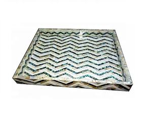 Plateau de service marocain de qualité supérieure, artisanal, de forme rectangulaire, avec base en bois et incrustations d'os, 35x25x1cm, pour hôtel et restaurant - Product Image 1