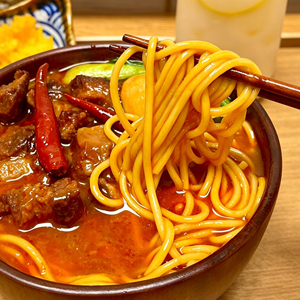 Nouilles instantanées en vrac en gros, saveur bœuf braisé et <span class=keywords><strong>tomate</strong></span>, ramen, fabricant OEM ODM personnalisé, réduction directe usine - Product Image 4