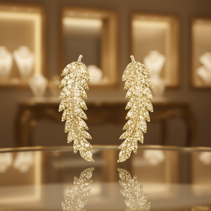 Orecchini Pendenti E124 con Piuma Dorata e Cristalli, Lussuosi Accessori da Donna per Uso Quotidiano - Product Image 2