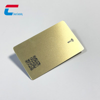 Tarjeta de Visita NFC de Metal Personalizada en Negro, Dorado, Plateado, Blanco y Rojo, con Chip NTAG213/215/216 y Códigos QR
