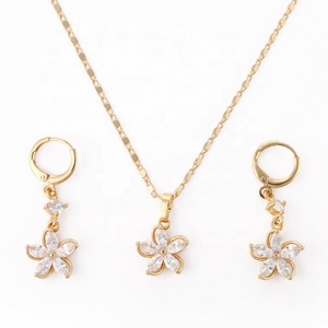 Parure de bijoux plaqué or avec fleurs en zircon cubique, boucles d'oreilles pendantes et collier assorti pour femme, ornements floraux en cristal - Product Image 1