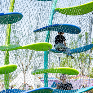 Custom Rope Net Kletter struktur Climber Style Künstlerische Installation Spielplatz für Indoor-und Outdoor-Abenteuer - Product Image 3