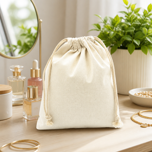 Sac à poussière en toile tendance pour femme avec cordon de serrage, pochette de rangement personnalisable avec logo, sac d'emballage réutilisable, lavable et portable pour chaussures, promotionnel - Product Image 4
