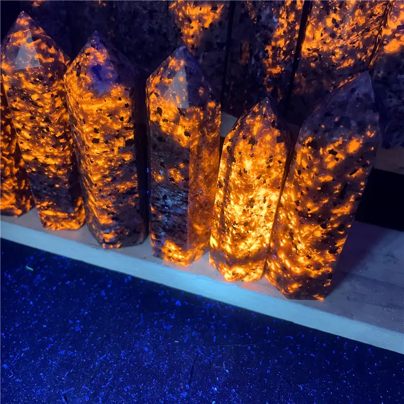 Pontos de flash forte venda quente por atacado pontos de cristal natural Yooperlite para cura espiritual