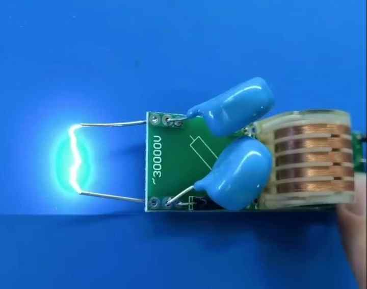 Module Boost Haute Tension 20000 V - Entrée 12V, Tension Réglable 15-20 KV - Compact 60x70x30 Mm