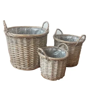 带手柄塑料衬里编织柳条的柳条储物篮，用于种植花盆