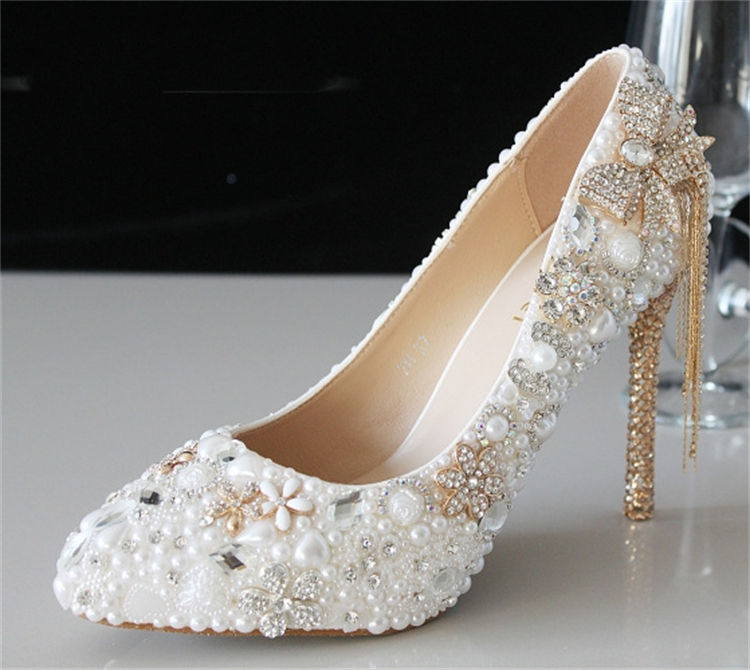 ส้นสูงสีขาว 10 ซม.