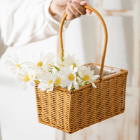 Panier à fleurs en rotin et PP rectangulaire fait main avec doublure en plastique et poignée jardinière de stockage tissée pour la maison et le mariage