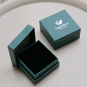 Boîte rigide bleu marine avec logo estampé à chaud, design OEM gratuit, pour emballage de bijoux, montres et lunettes, d'un fabricant vietnamien. - Product Image 4