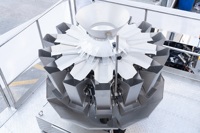 Machine d'emballage multifonctionnelle pour sachets et pochettes de chips de pommes de terre