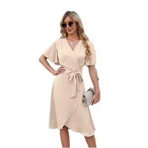Robe mini beige en satin pour femme, col en V, manches courtes, ourlet asymétrique, coupe droite, décontractée, lavable, coupe trapèze, tissage naturel - Product Image 1