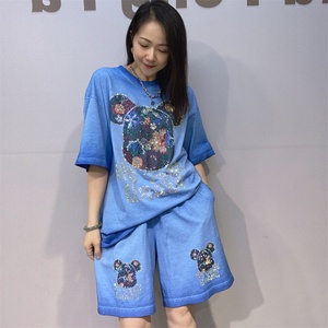 Conjunto Casual de Verano para Mujer, Estilo Europeo Americano, con Estampado de Dibujos Animados en Degradado de Color, Pantalones Cortos y Camiseta de Manga Corta, Estilo Tie-Dye - Product Image 4
