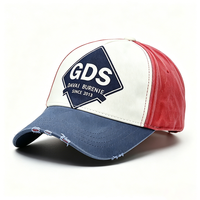 Gorra de Béisbol Deportiva Vintage Lavada con Bloques de Color Rojo, Blanco y Azul, Logotipo GDS, Estilo Dad Hat, Tejido Desgastado, para Hombre y Mujer