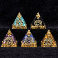 Bestseller Natürliche Kristall-Handwerkskunst Heilende Harz-Kugel Amethyst-Chips Pyramide Kieselstein Kleine Haushaltsdekorationen