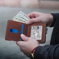 Portefeuille de luxe pour homme en cuir véritable de qualité supérieure avec porte-cartes escamotable, portefeuille magnétique RFID, porte-cartes de crédit pour homme
