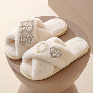 Nouvelles pantoufles d'intérieur en peluche pour femmes, pantoufles en coton épais pour la maison avec peluche, pantoufles poilues populaires pour mariage - Product Image 5