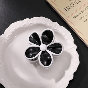 Pince à cheveux coréenne élégante et raffinée avec motif floral, en résine plastique PC, nouveau design pour jeunes filles - Product Image 4